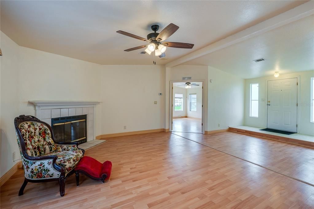 For Sale: $167,000 (3 beds, 2 baths, 1701 Square Feet)