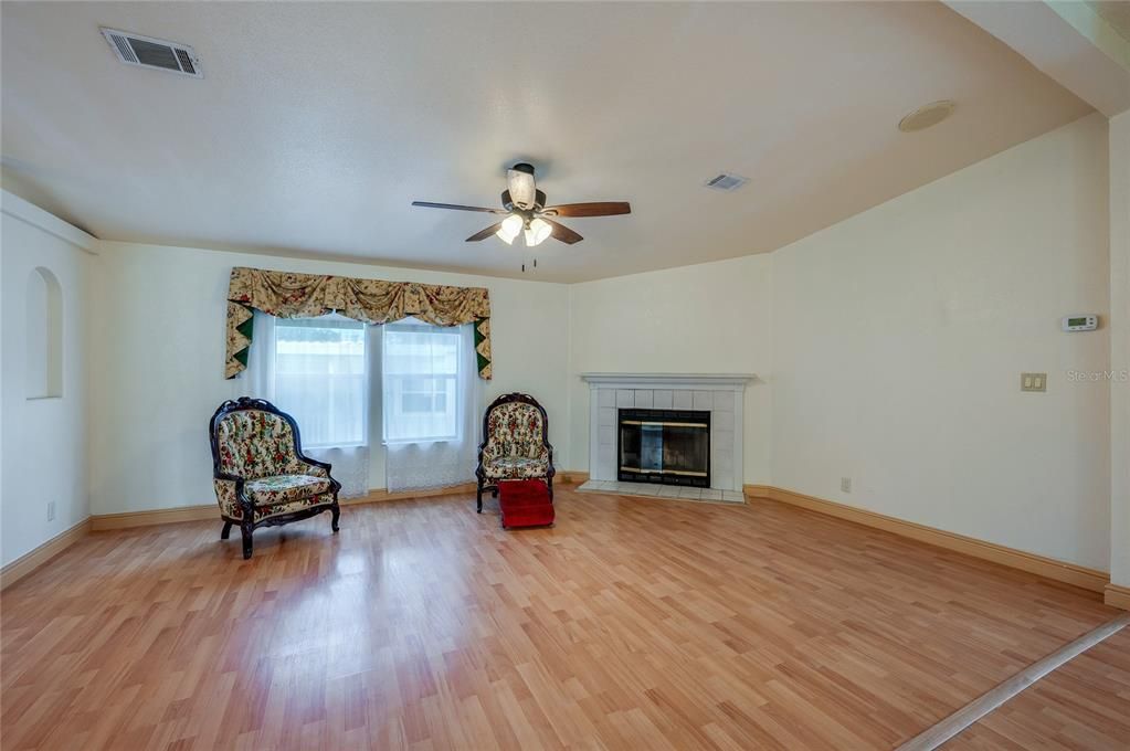 For Sale: $167,000 (3 beds, 2 baths, 1701 Square Feet)