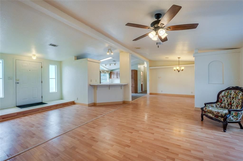 For Sale: $167,000 (3 beds, 2 baths, 1701 Square Feet)