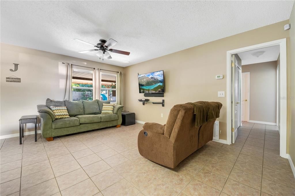 For Rent: $2,750 (3 beds, 2 baths, 1236 Square Feet)