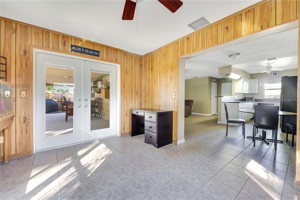 For Rent: $2,750 (3 beds, 2 baths, 1236 Square Feet)
