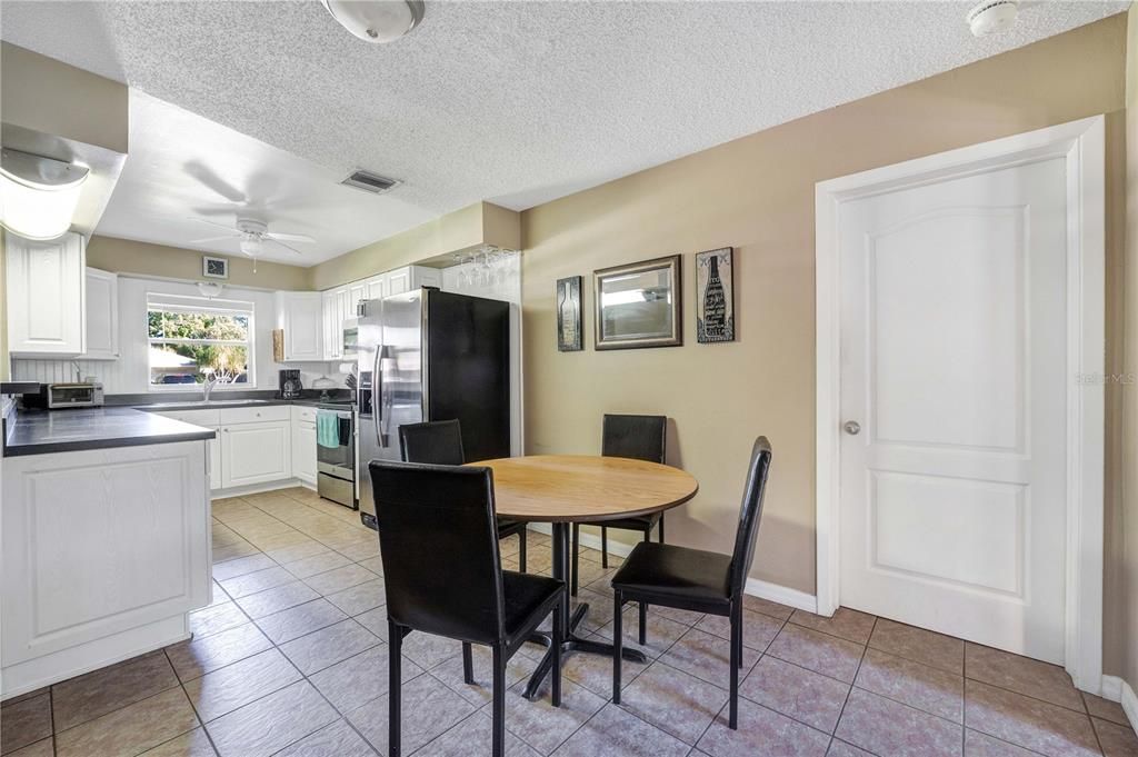 For Rent: $2,750 (3 beds, 2 baths, 1236 Square Feet)