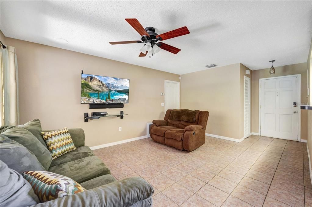 For Rent: $2,750 (3 beds, 2 baths, 1236 Square Feet)