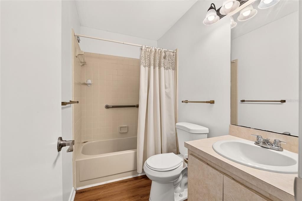 For Sale: $235,000 (2 beds, 2 baths, 1372 Square Feet)