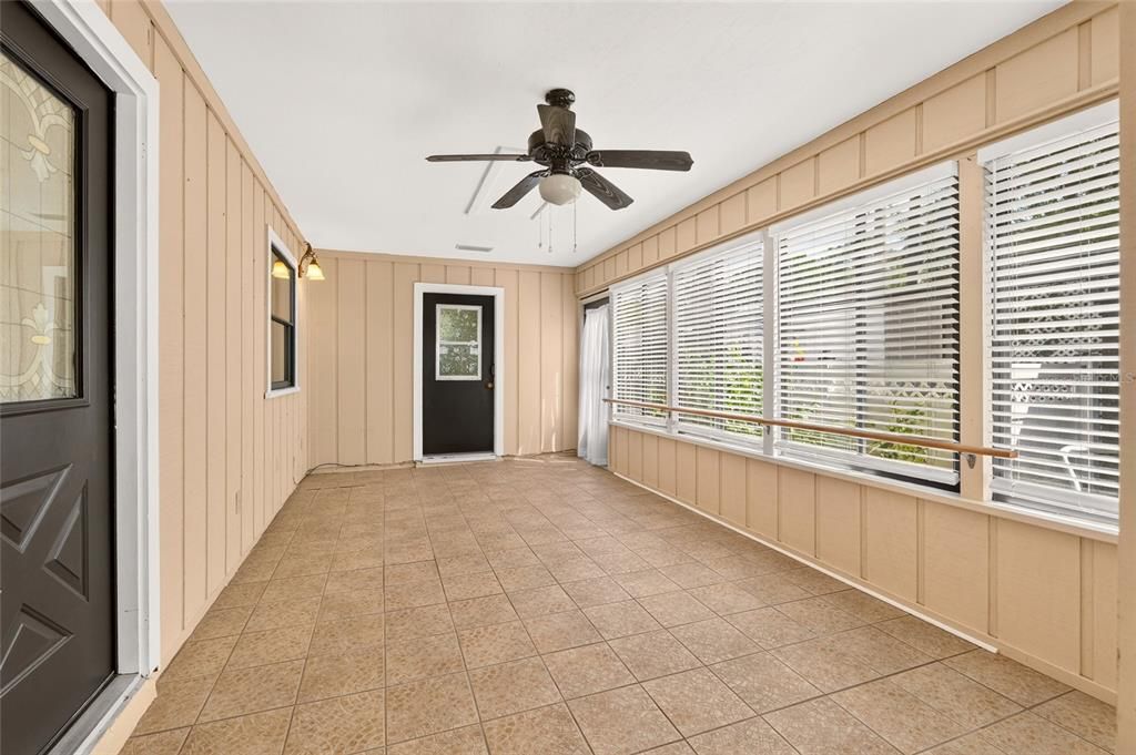 For Sale: $235,000 (2 beds, 2 baths, 1372 Square Feet)