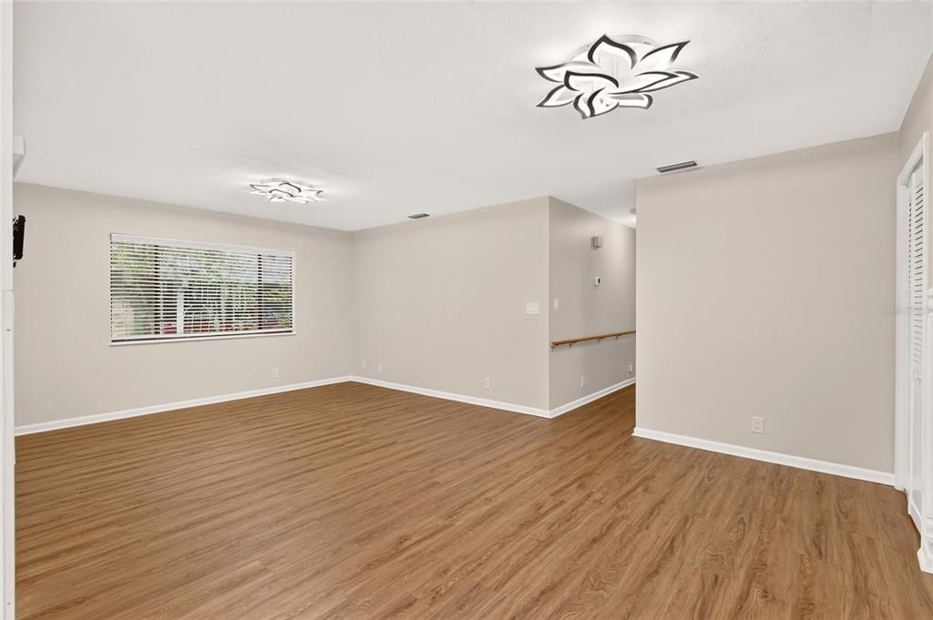 For Sale: $235,000 (2 beds, 2 baths, 1372 Square Feet)