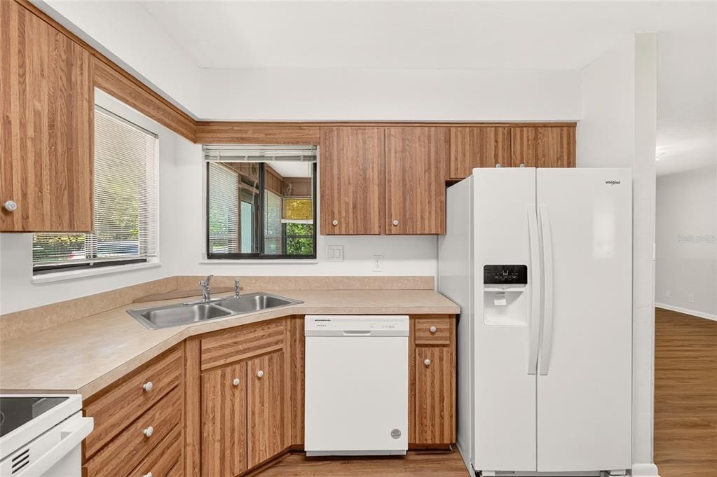 For Sale: $235,000 (2 beds, 2 baths, 1372 Square Feet)