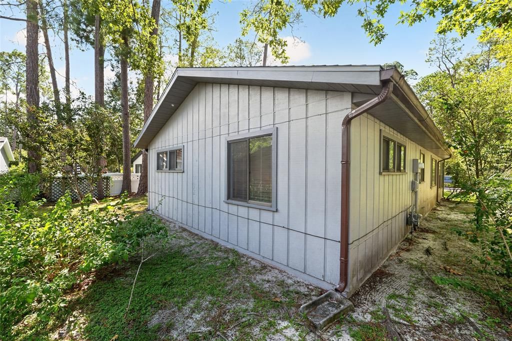 For Sale: $235,000 (2 beds, 2 baths, 1372 Square Feet)