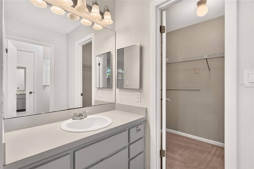 For Sale: $235,000 (2 beds, 2 baths, 1372 Square Feet)
