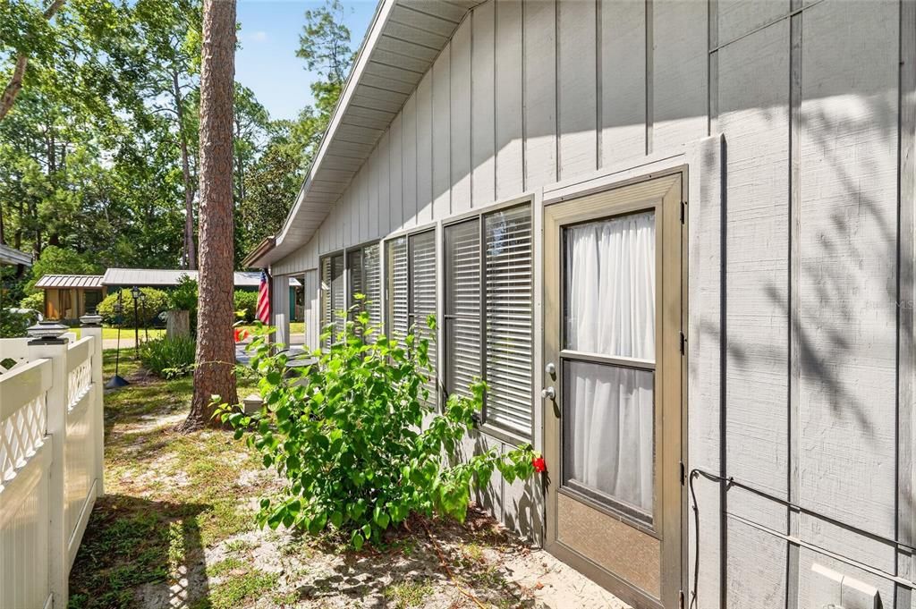 For Sale: $235,000 (2 beds, 2 baths, 1372 Square Feet)