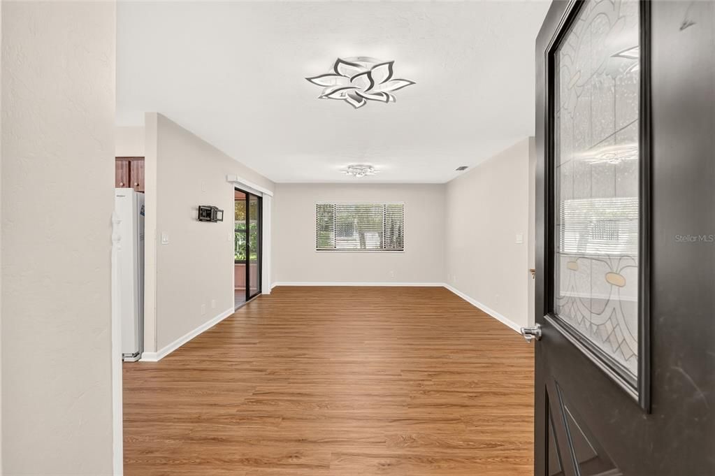 For Sale: $235,000 (2 beds, 2 baths, 1372 Square Feet)