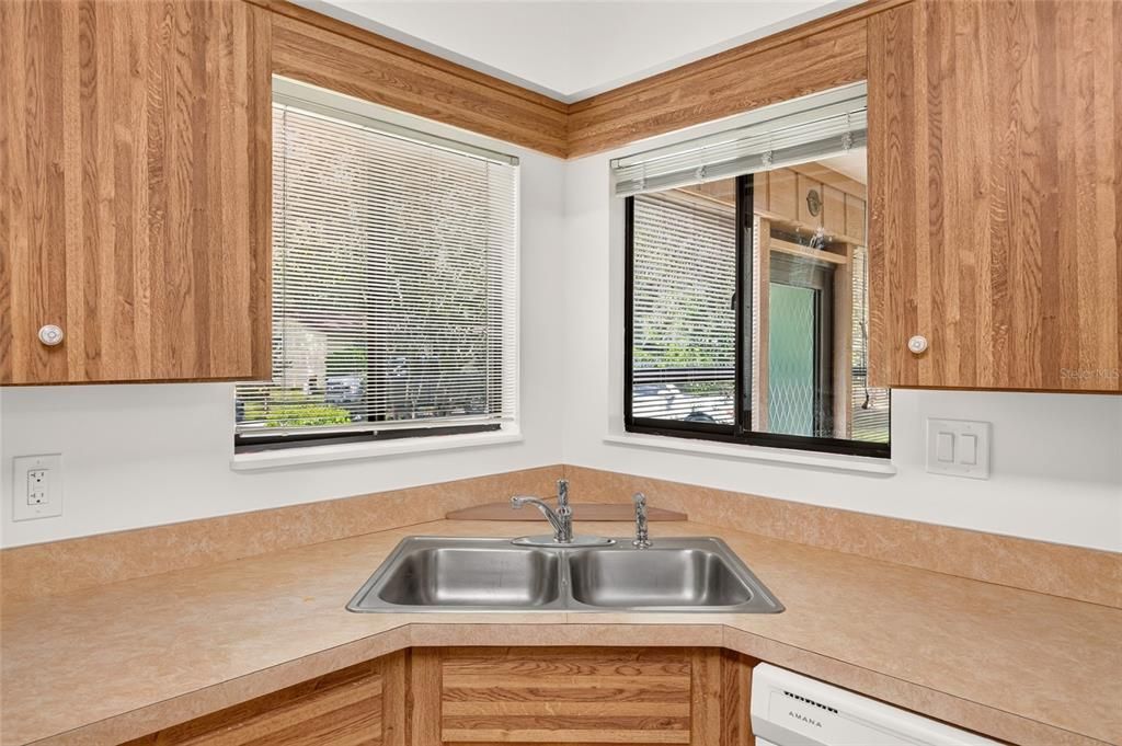 For Sale: $235,000 (2 beds, 2 baths, 1372 Square Feet)