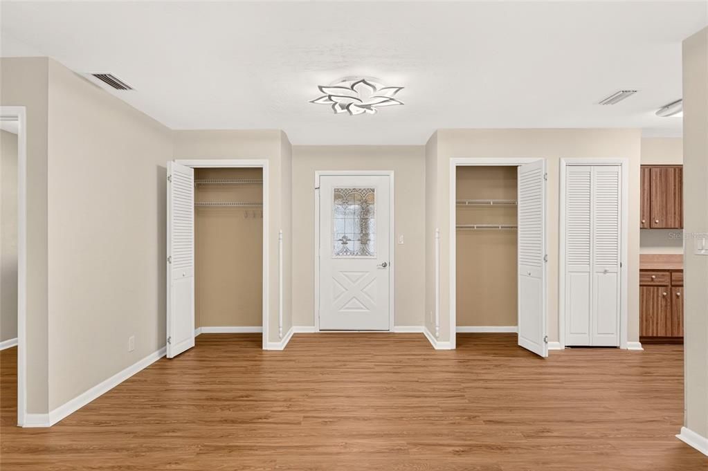 For Sale: $235,000 (2 beds, 2 baths, 1372 Square Feet)