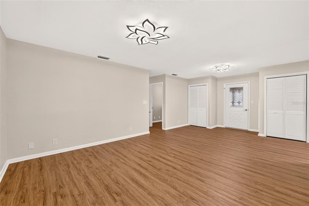 For Sale: $235,000 (2 beds, 2 baths, 1372 Square Feet)