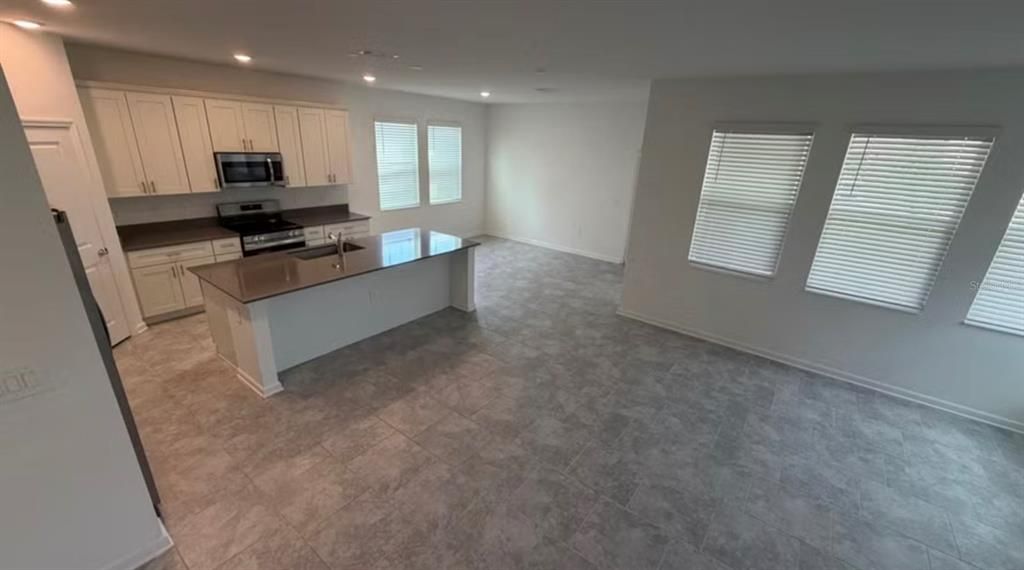 En Renta: $2,495 (3 camas, 2 baños, 2024 Pies cuadrados)