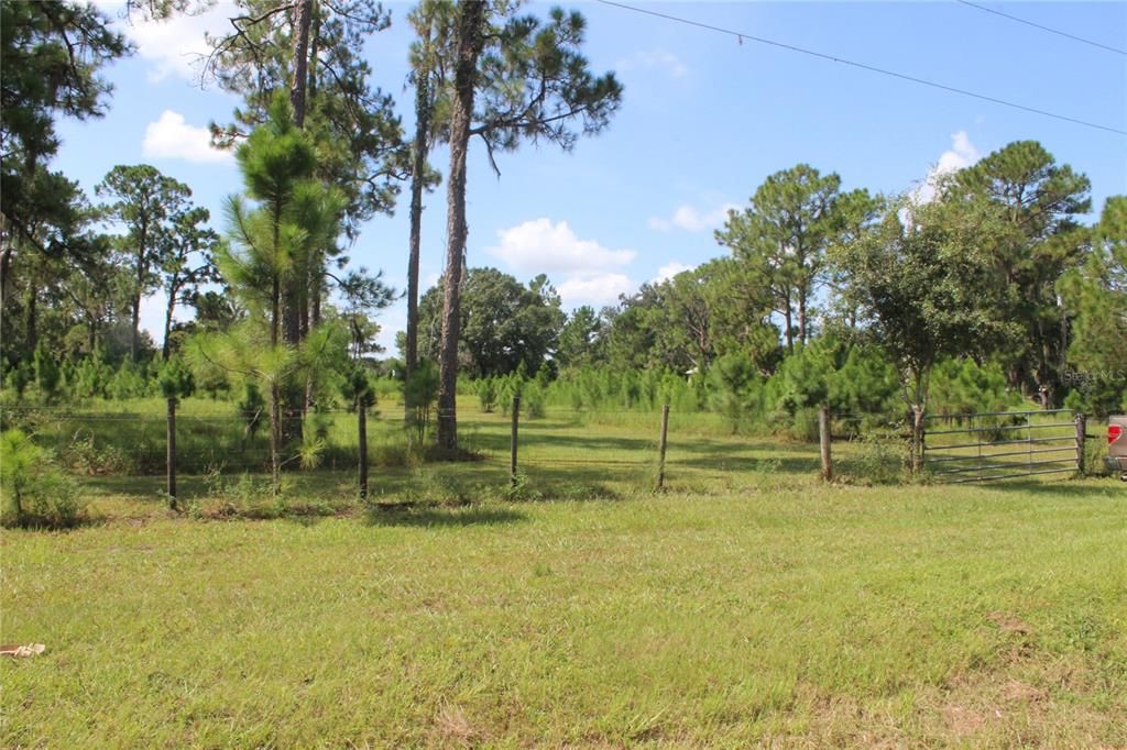 待售: $1,100,000 (24.28 acres)