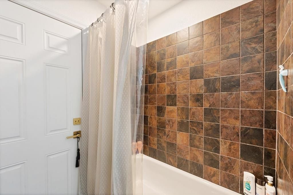 En Venta: $333,000 (3 camas, 2 baños, 1615 Pies cuadrados)