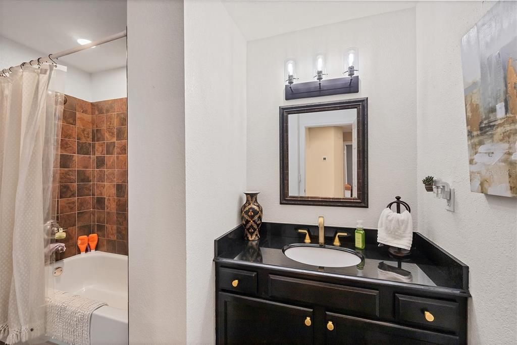 En Venta: $333,000 (3 camas, 2 baños, 1615 Pies cuadrados)