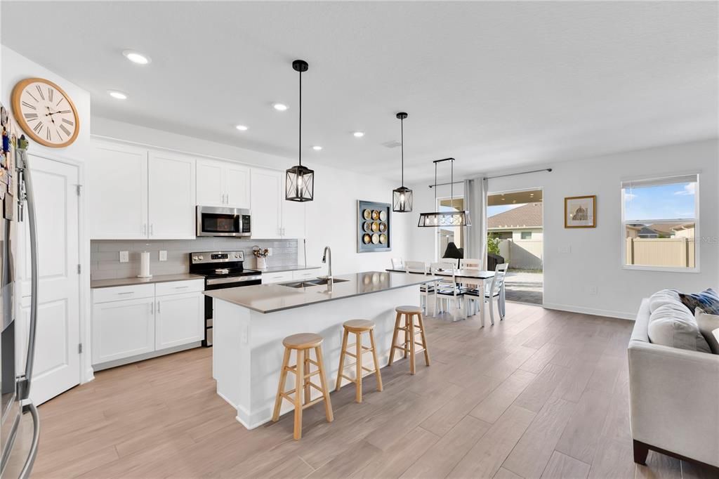 For Sale: $535,000 (5 beds, 3 baths, 3288 Square Feet)