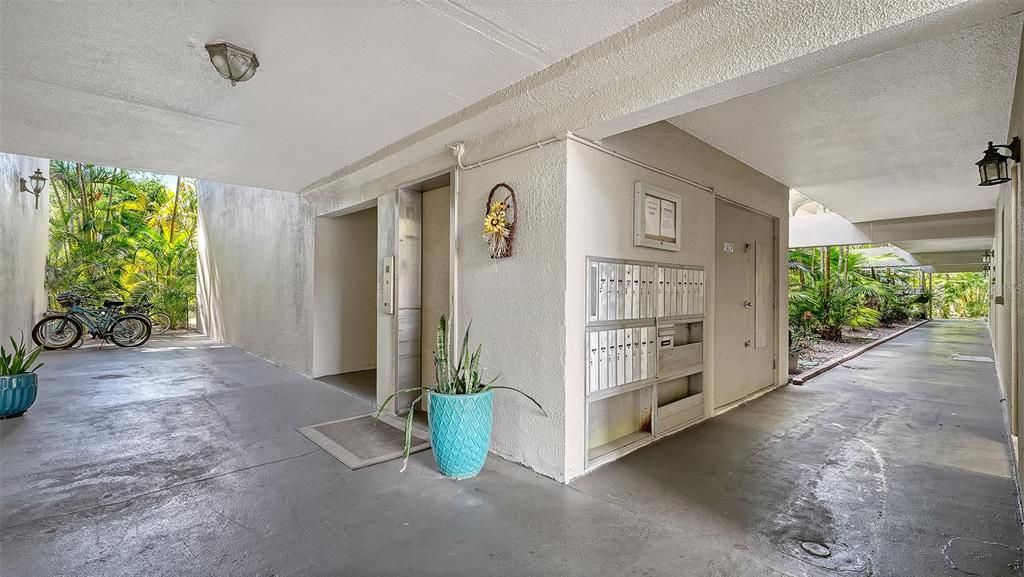 For Sale: $265,000 (2 beds, 2 baths, 1122 Square Feet)