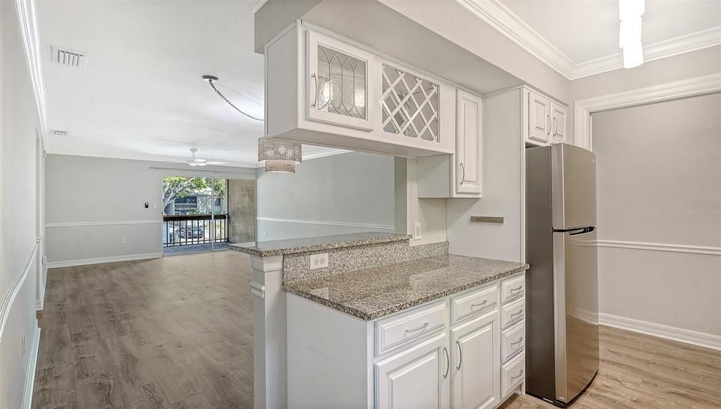 For Sale: $265,000 (2 beds, 2 baths, 1122 Square Feet)