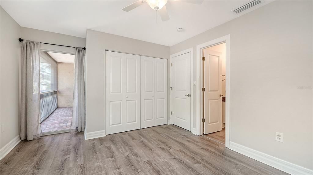 For Sale: $265,000 (2 beds, 2 baths, 1122 Square Feet)
