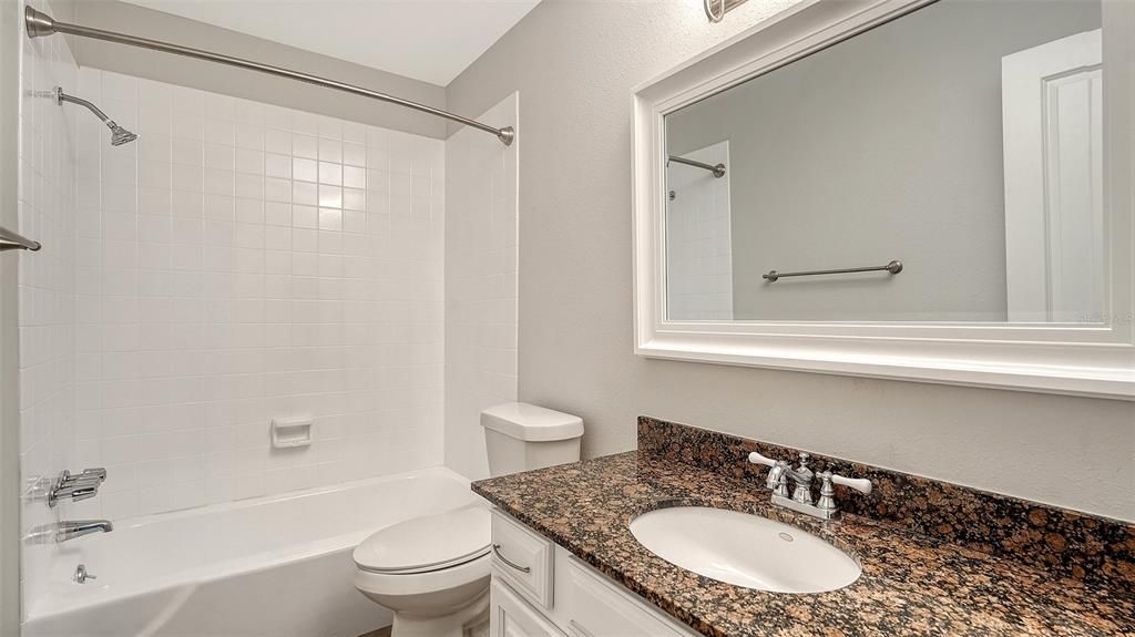 For Sale: $265,000 (2 beds, 2 baths, 1122 Square Feet)