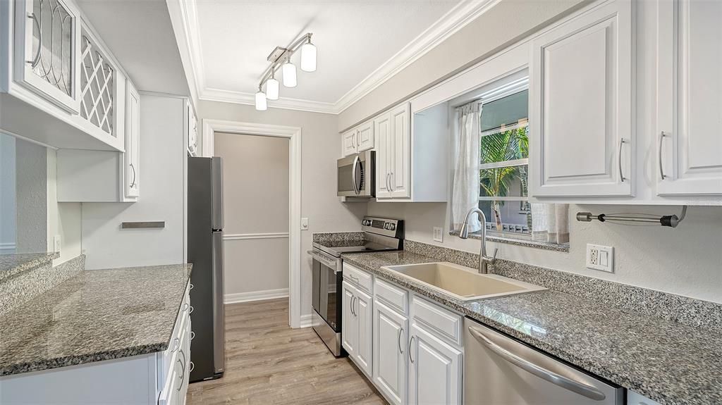 For Sale: $265,000 (2 beds, 2 baths, 1122 Square Feet)