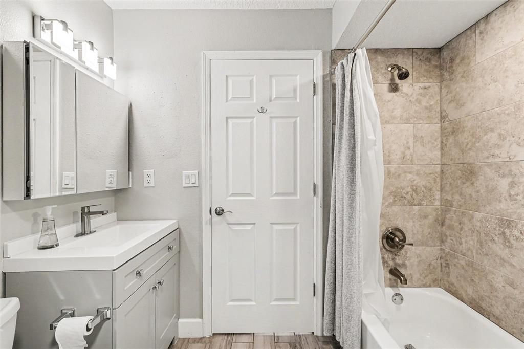 For Rent: $2,100 (2 beds, 2 baths, 1302 Square Feet)