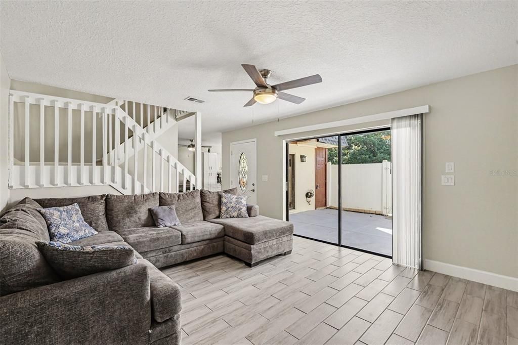 For Rent: $2,100 (2 beds, 2 baths, 1302 Square Feet)