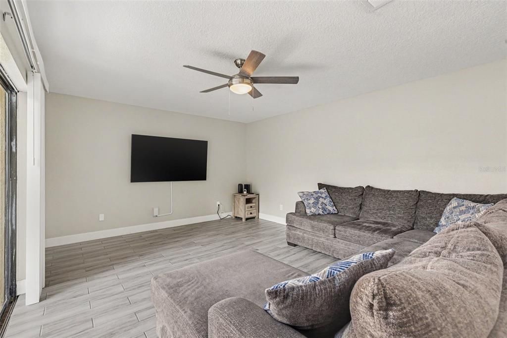 For Rent: $2,100 (2 beds, 2 baths, 1302 Square Feet)