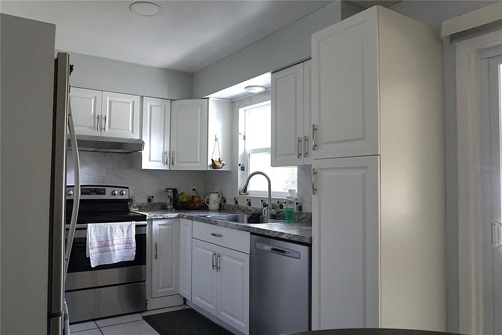 For Sale: $350,000 (3 beds, 2 baths, 1440 Square Feet)