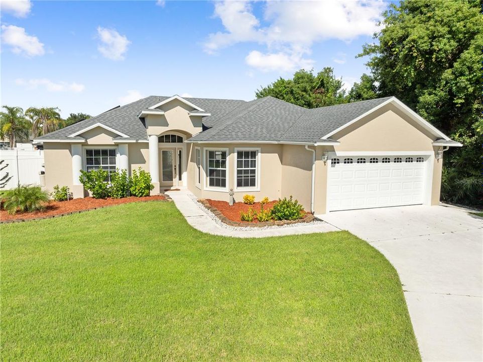 For Sale: $375,000 (3 beds, 2 baths, 1585 Square Feet)