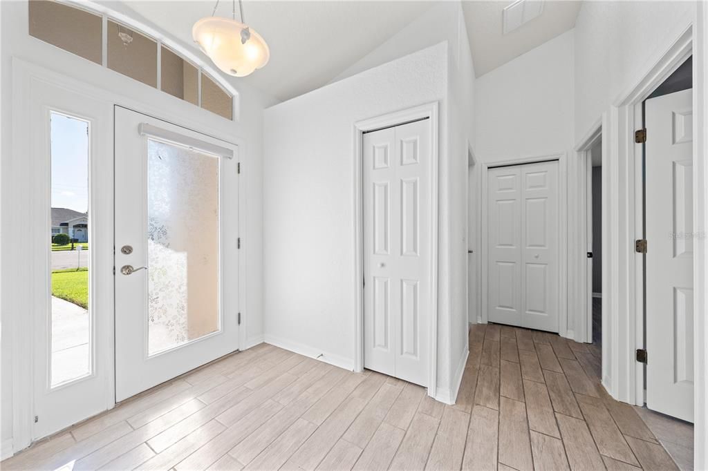 For Sale: $375,000 (3 beds, 2 baths, 1585 Square Feet)