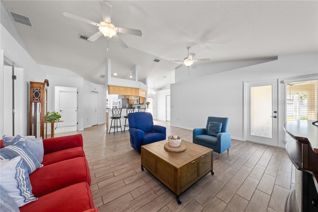 For Sale: $375,000 (3 beds, 2 baths, 1585 Square Feet)