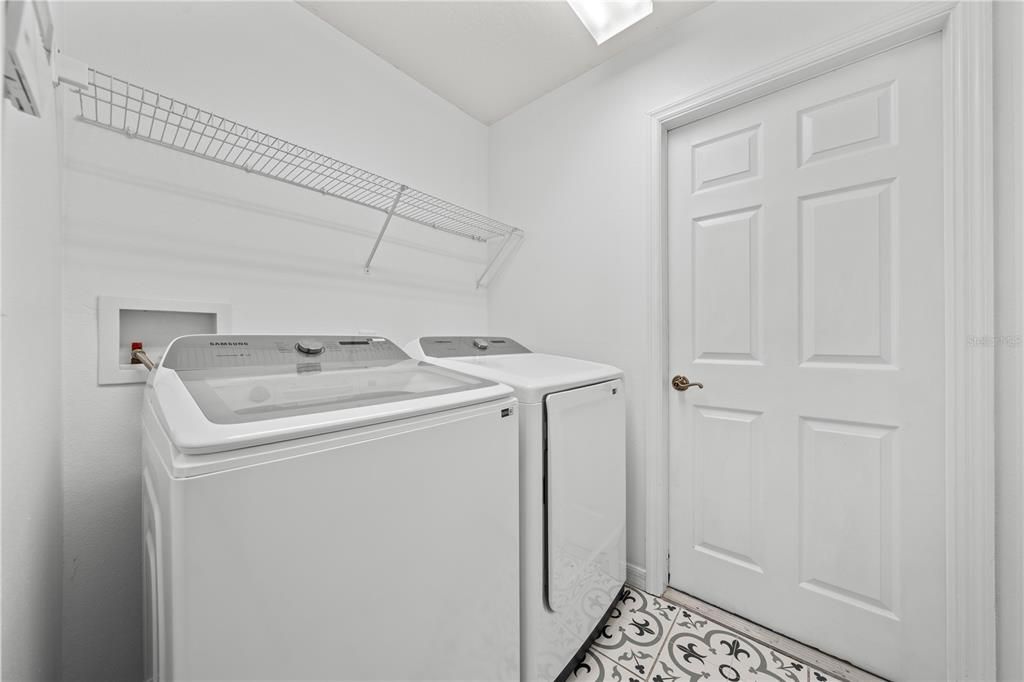 For Sale: $375,000 (3 beds, 2 baths, 1585 Square Feet)