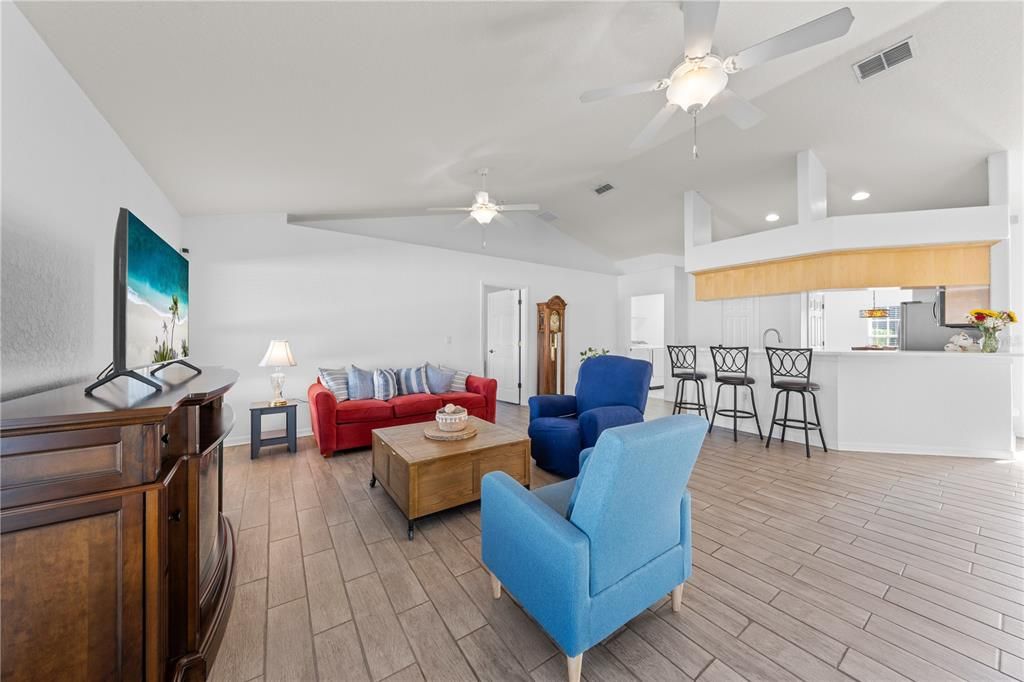 For Sale: $375,000 (3 beds, 2 baths, 1585 Square Feet)