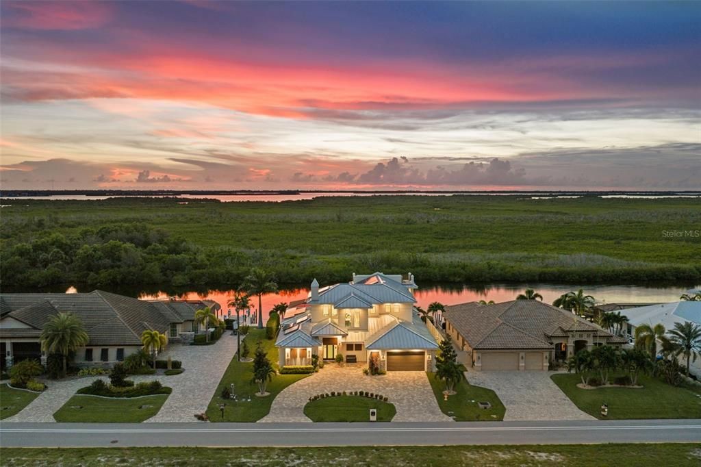 For Sale: $2,299,000 (4 beds, 4 baths, 3902 Square Feet)