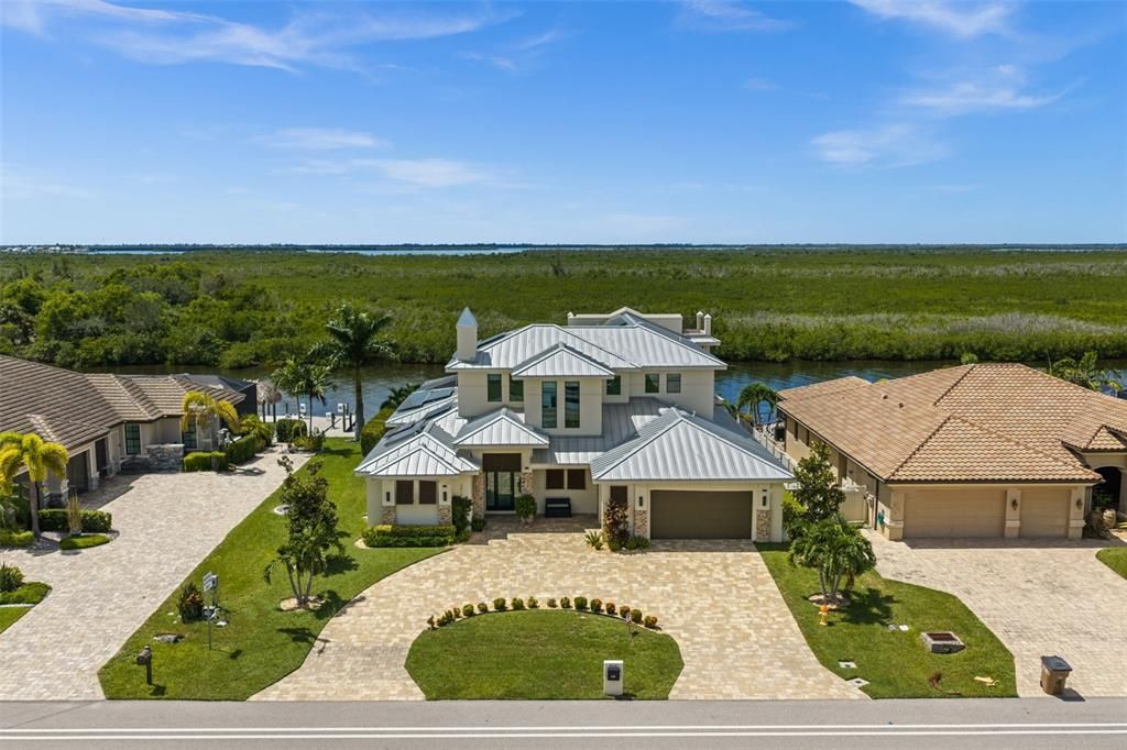 For Sale: $2,299,000 (4 beds, 4 baths, 3902 Square Feet)