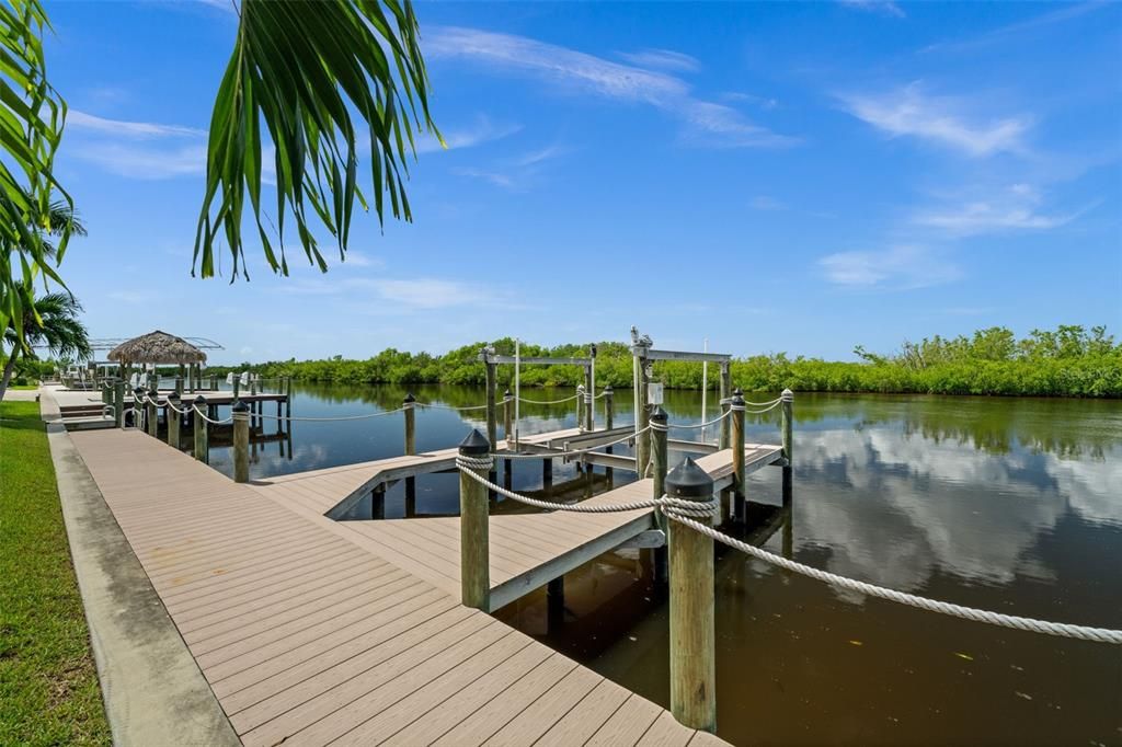 For Sale: $2,299,000 (4 beds, 4 baths, 3902 Square Feet)