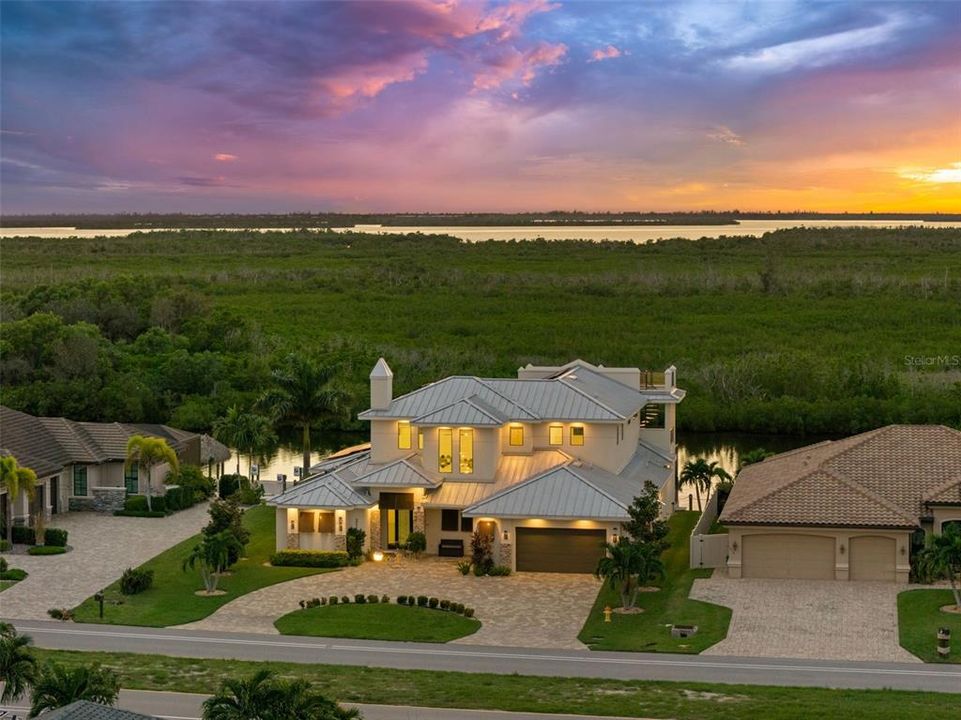 For Sale: $2,299,000 (4 beds, 4 baths, 3902 Square Feet)