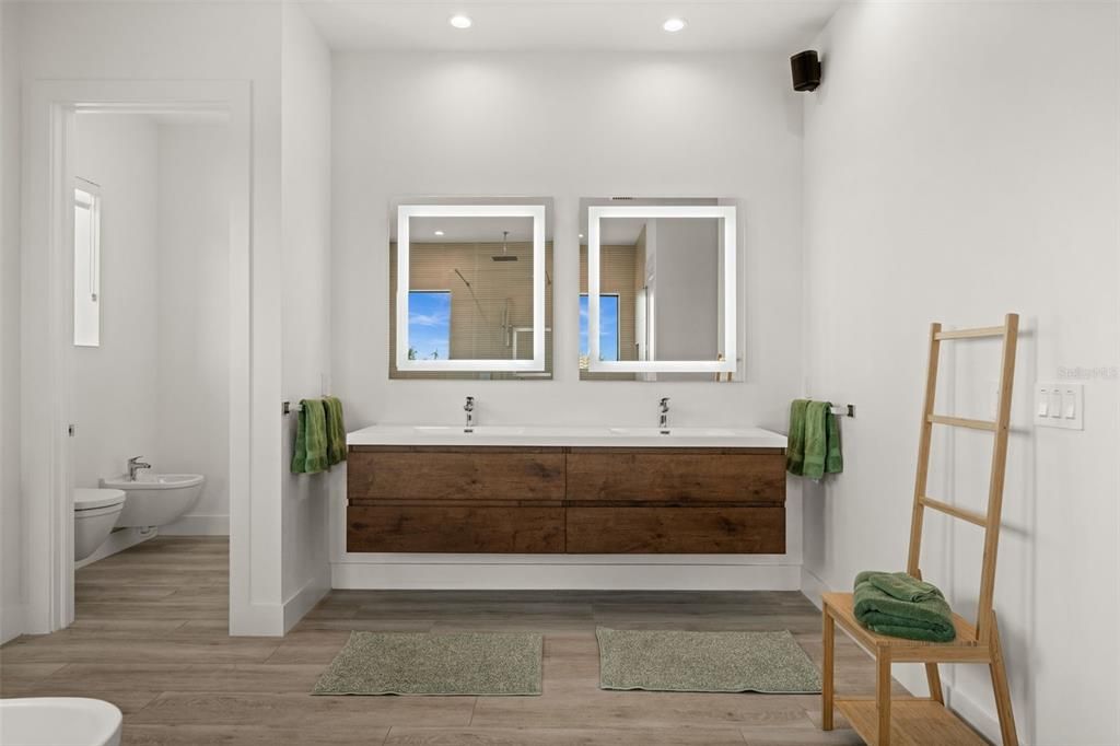 For Sale: $2,299,000 (4 beds, 4 baths, 3902 Square Feet)