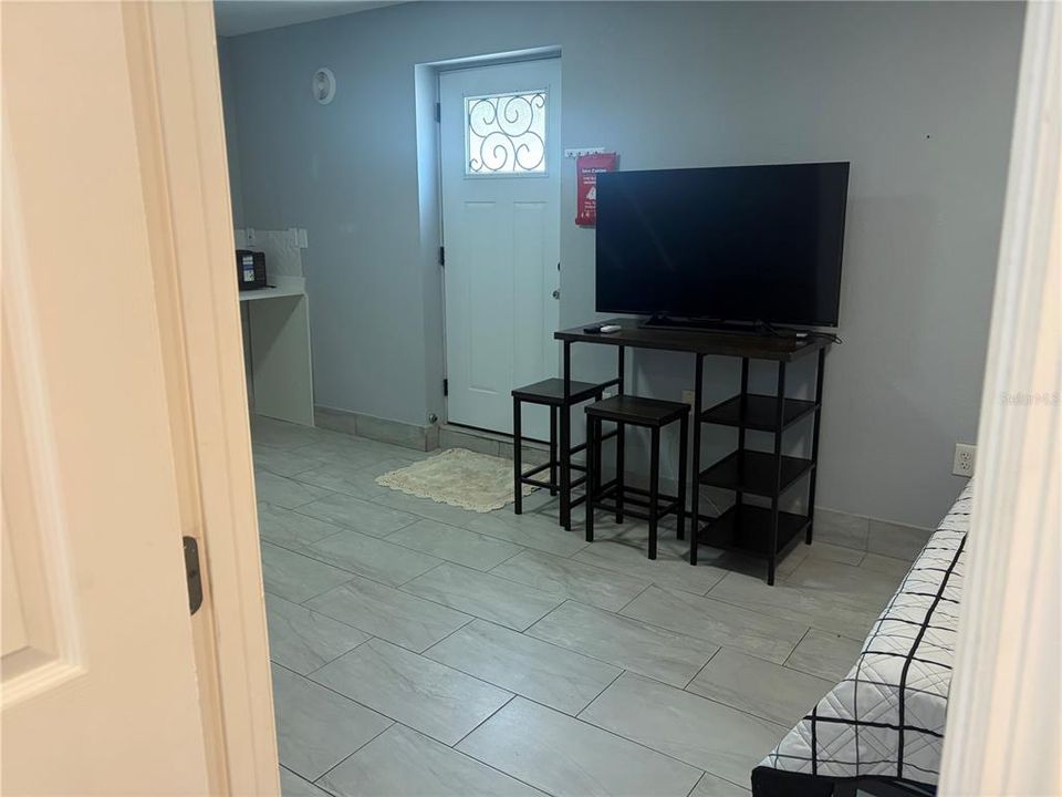 В аренду: $1,100 (1 спален, 1 ванн, 300 Квадратных фут)