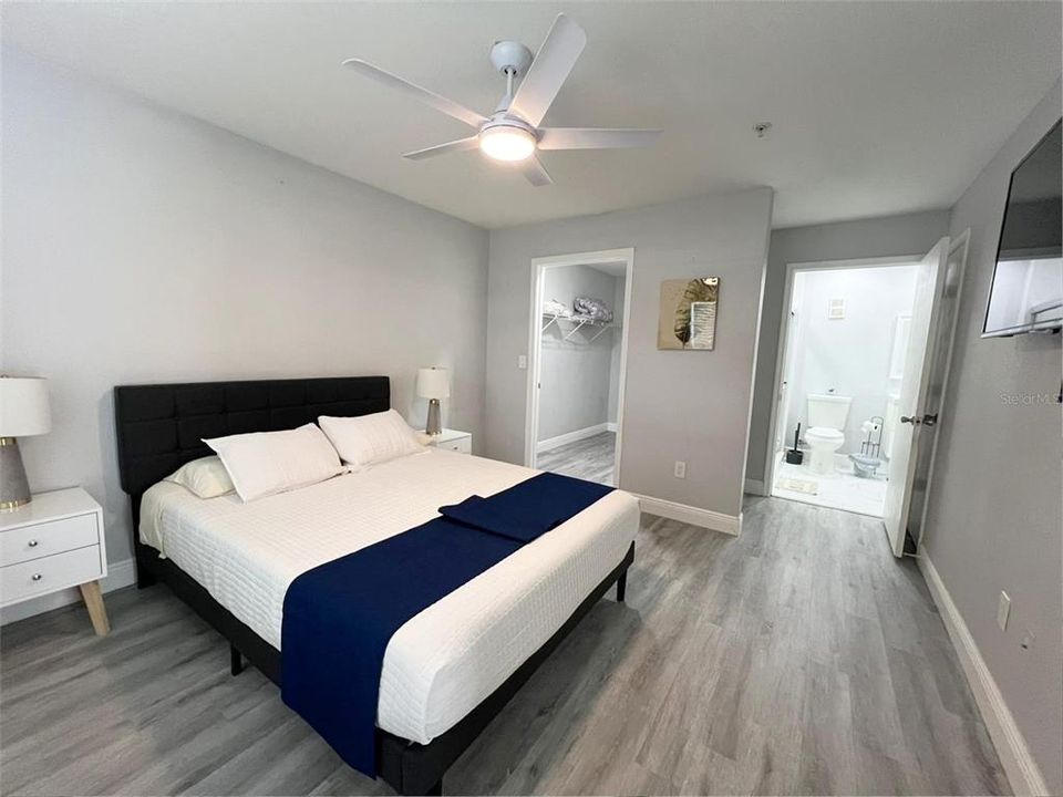 For Rent: $1,850 (1 beds, 1 baths, 842 Square Feet)