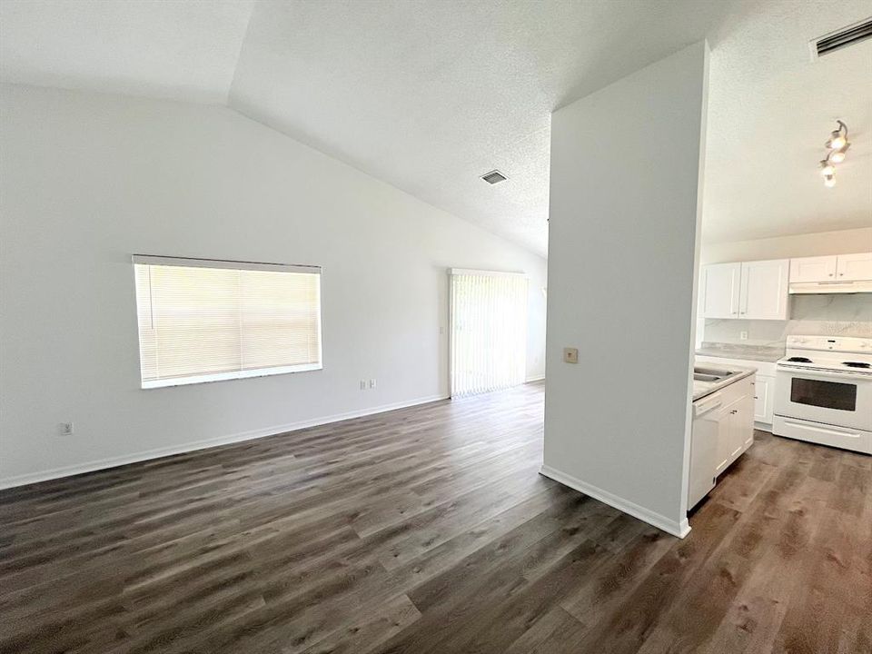 В аренду: $1,825 (3 спален, 2 ванн, 1664 Квадратных фут)