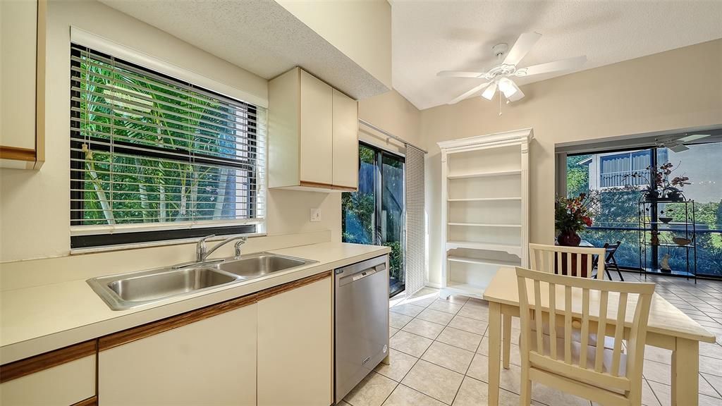 En Venta: $295,000 (2 camas, 2 baños, 1712 Pies cuadrados)