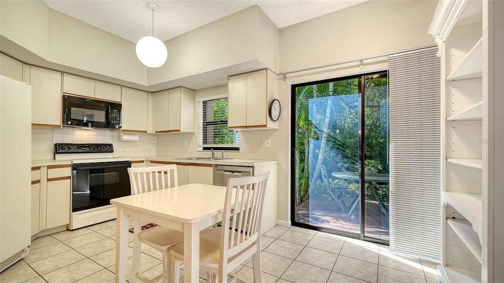 En Venta: $295,000 (2 camas, 2 baños, 1712 Pies cuadrados)