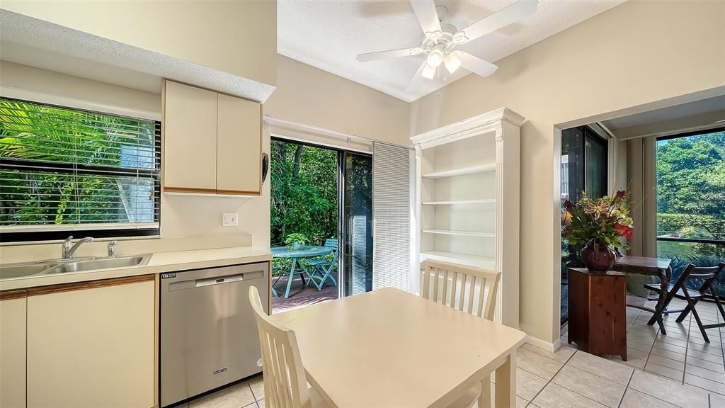 En Venta: $295,000 (2 camas, 2 baños, 1712 Pies cuadrados)