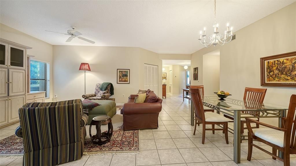 En Venta: $295,000 (2 camas, 2 baños, 1712 Pies cuadrados)