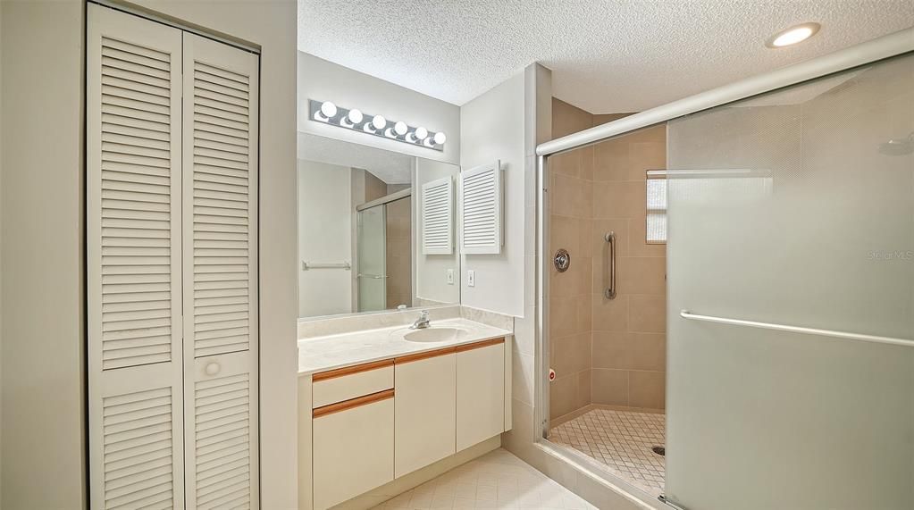 En Venta: $295,000 (2 camas, 2 baños, 1712 Pies cuadrados)